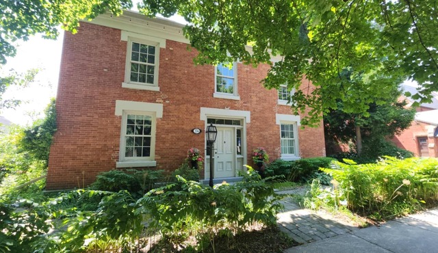 Varcoe House Award-Winning Historic Home | Sleeps 8 | Weddings & Events Friendly