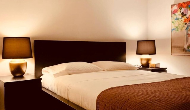 Very Clean apartment in prime location & breakfast