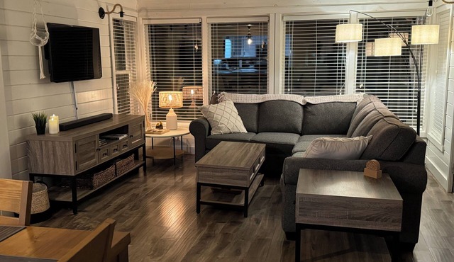 Very cozy and spacious 4-season cottage with easy access to Ocean