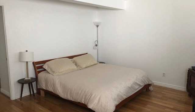 Very large and bright and clean semi basement 2 rooms apartment in Cote St-Luc