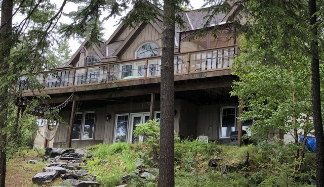 Very Private Executive cottage w Spectacular Sunsets on Waterfront