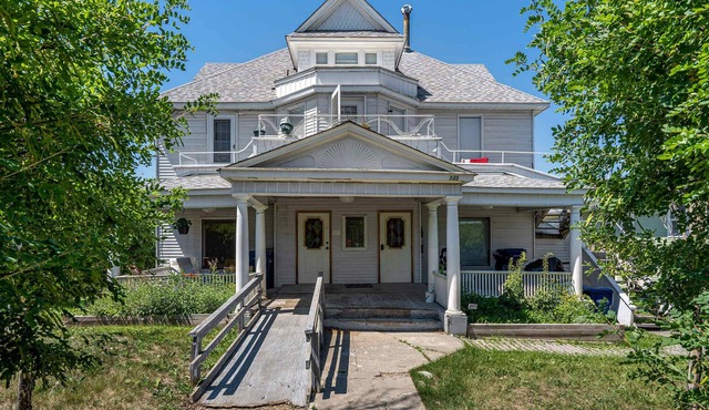Victorian Suite | Historic Charm & Timeless Style!