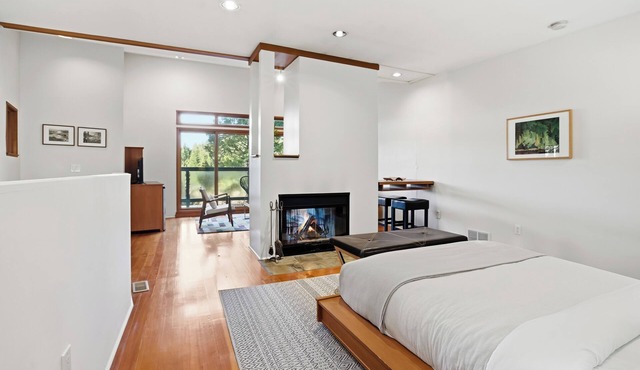 Views of Spring Cove! Rainforest Loft | Hyphocus Inn
