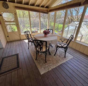 Vintage Pines Guest House