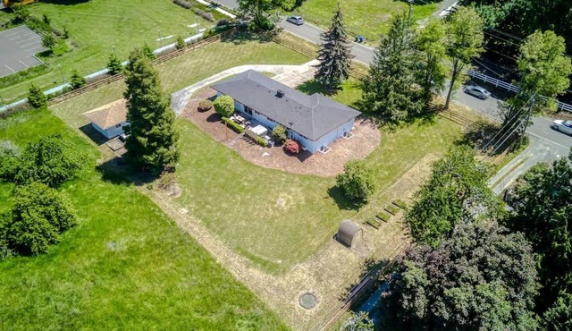 Vogel Vacation - Spacious Secluded, Hot Tub & Game Room in Damascus