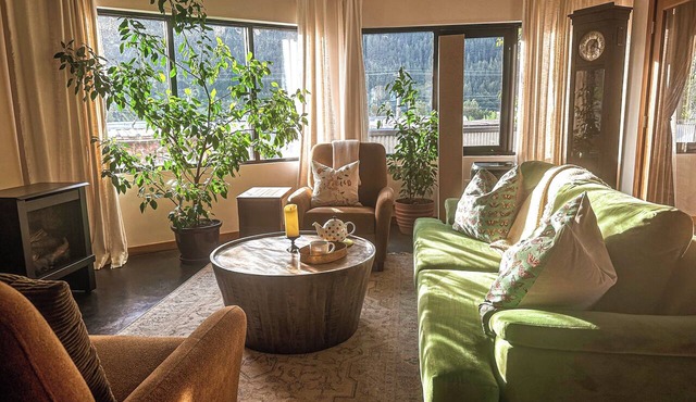 Walk everywhere from Railtown Suite! + spacious, beautiful, & comfortable.