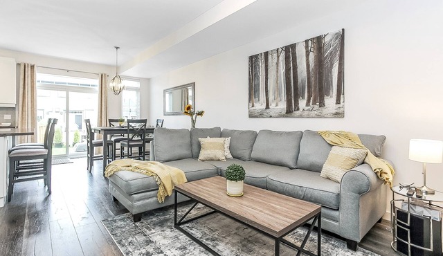 Walk to Blue Mountain Village & Bike to Downtown/Main Street. Community Pool.
