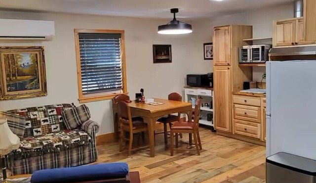 Walnut cottage in Central Point