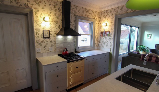 Walnut Manor: 3-bedroom house in fantastic Prince Edward with WiFi, AC