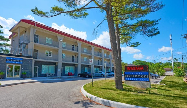 Wasaga Riverdocks Hotel Suites