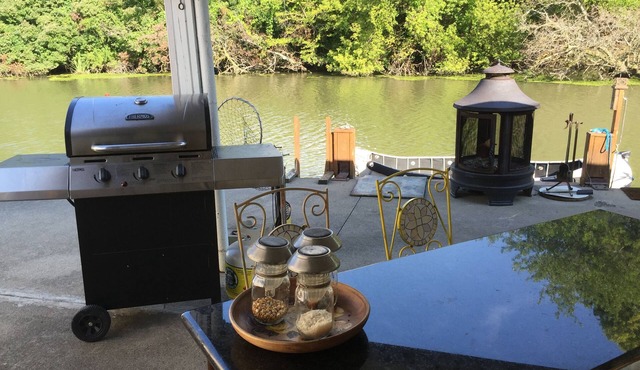 Water Front, Cedar Island Marina, Beach, Wineries, New HVAC, Newly Renovated