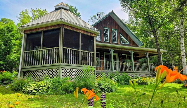 Waterfront Log Cabin with Private Hot Tub - Mauricie, Quebec