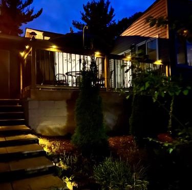 Waterfront 3-bedroom cottage with great view