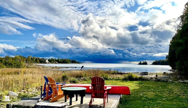 Waterfront Bliss at The Lookout: Serene and Spacious