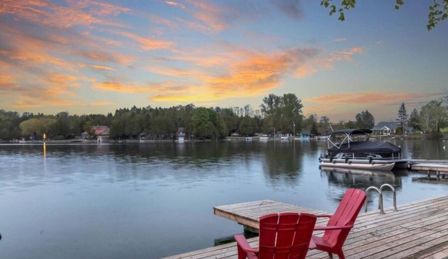 Waterfront Bliss: Firepit & BBQ Cottage R