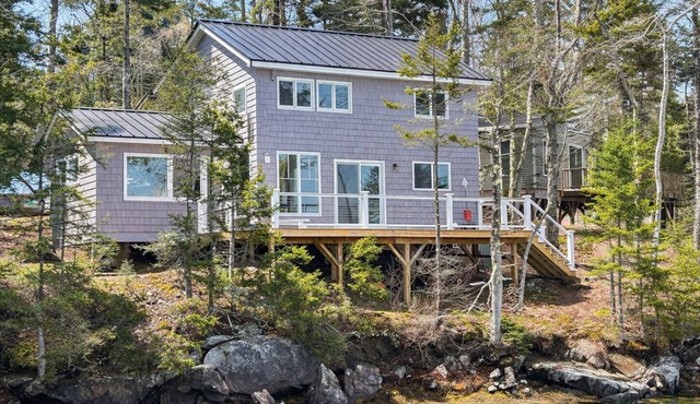 “Waterfront cabin w/private deck overlooking the ocean & amazing sunset views.” in Cushing