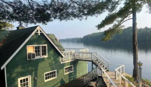Waterfront Charming Muskoka Cottage