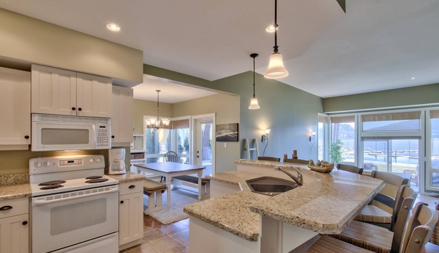 Waterfront Condo on Shuswap Lake