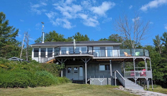 Waterfront Cottage by Killbear/Parry Sound with Boat Access