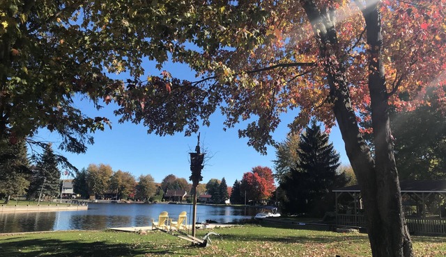 Waterfront cottage in Lagoon City resort at Lake Simcoe access to private beach
