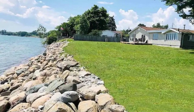 Waterfront Cottage Moondance