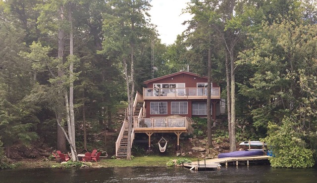 Waterfront Cottage on the Lake with Game Room & Sunroom