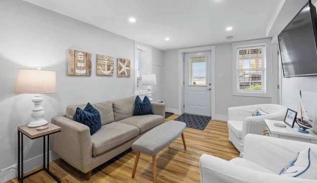 Waterfront Cozy 1 Bedroom Condo Downtown Ch'town
