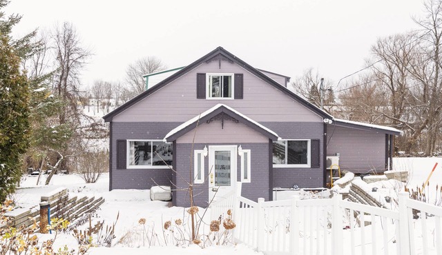Waterfront Fully Furnished Pet-Friendly All-Inclusive in Mercier