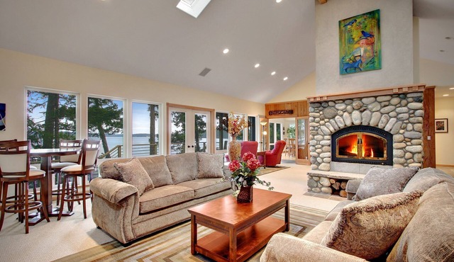 Waterfront! Hot Tub! - (Stonecliff) in Friday Harbor