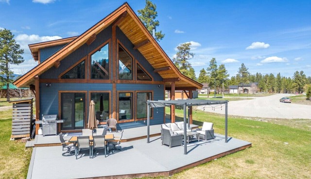 Waterfront Lodge | Private Dock | Rocky Mountains