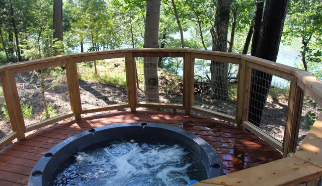 Waterfront Luxury for 5 Private Hot Tub Pet Friendly Retreat