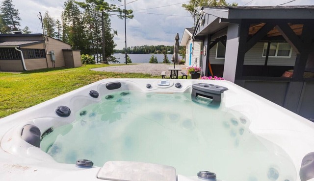 Waterfront-Pet Friendly-HotTub-Firepit-BBQ
