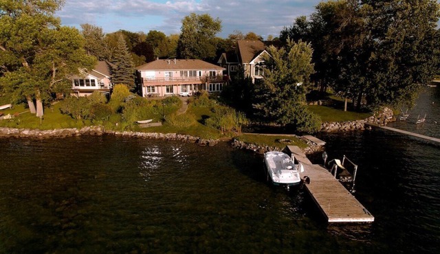 Waterfront Retreat: A Private Oasis- Firepit & BBQ