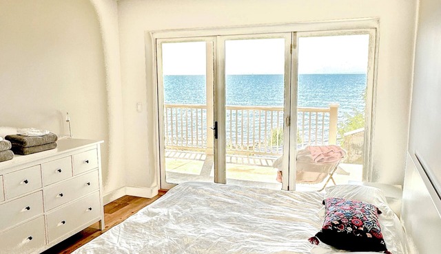 Waterfront Whale Watching Suite! Cozy & Private (Sleeps 4)!