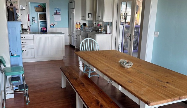 WATERVIEW Elegant Jamestown Home 15% END OF SUMMER DISCOUNT + 15% WEEK DISCOUNT in Jamestown