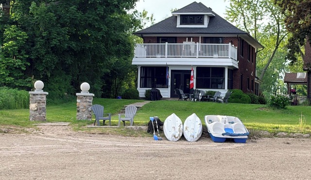Waverly Place Beach House in the heart of Fort Erie with Private Lakefront Beach
