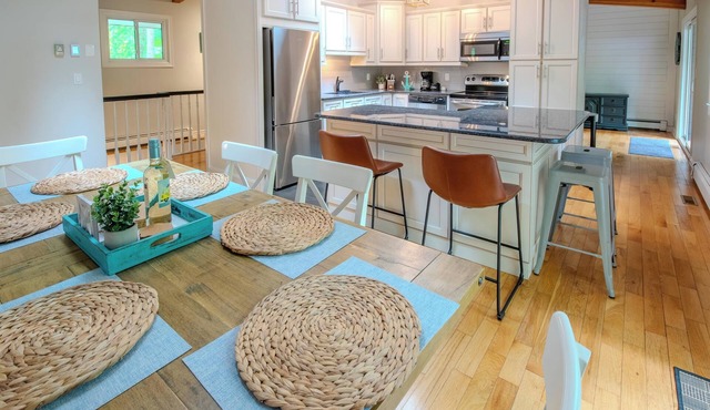 Welcome to Shoreline Beach Cottage – Your Peaceful Retreat by the Lake