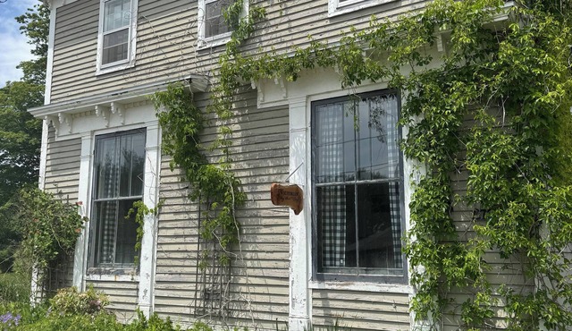 Welcome to Victorian by the bay Built in 1830 the oldest home in the village