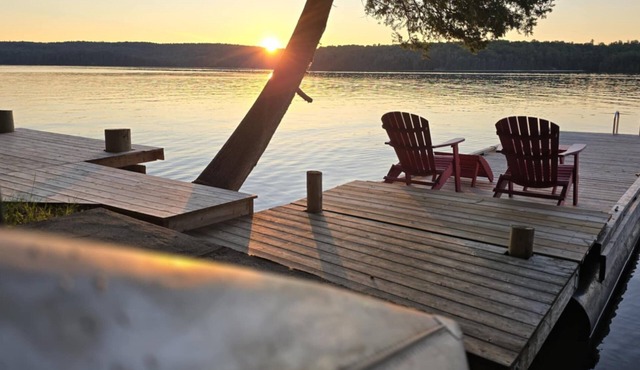 WELCOME TO WE BEE ON THE LAKE IDEAL FOR FAMILY GETAWAYS & PET FRIENDLY ❤️