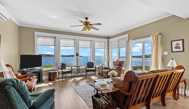 Welcome to Westward – Sunsets over Trinity, a premium oceanfront retreat overlooking beautiful Trinity Bay. Sleeps 4 with 1 King and 1 Queen bed, breathtaking sunsets, a fully equipped kitchen, Wi-Fi, laundry, self check-in, and free parking.