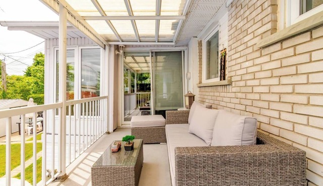 Welcome to your serene home with a pool & piano! in Laval