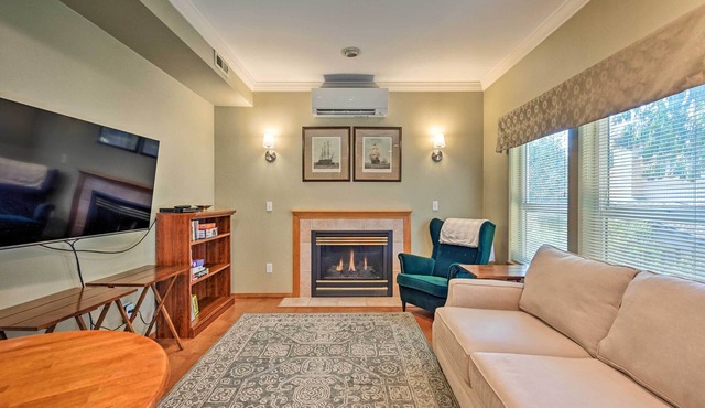 Welcoming Edmonds Vacation Rental w/Fireplace! in Edmonds
