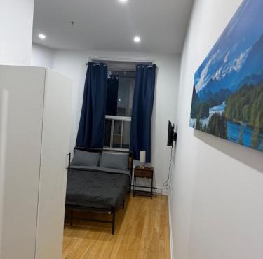 Well located studio with Parking near Downtown Montreal