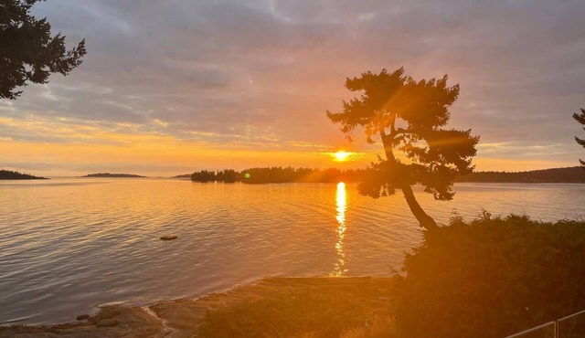 Westcoast paradise beside the sea