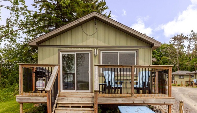 Westlake Cottages - Wellington Lodge, right on the lake