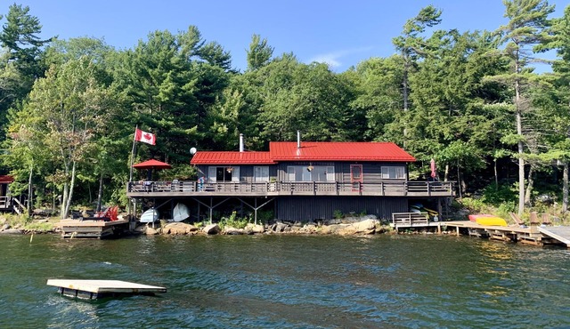 WestWind Georgian Bay Muskoka Cottage Retreat Private Access (Sleeps Max 8)