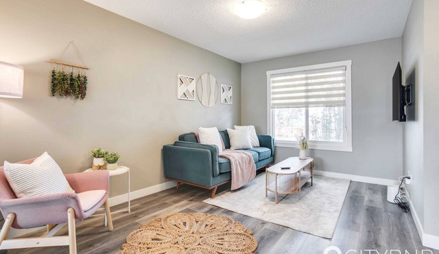 Westwood. Sleeps 8. Central. 1GB Fiber Optic. A/C