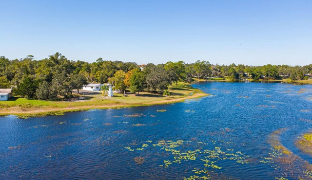 WHAT A HIDDEN GEM! Lakehouse Paradise Retreat, ESCAPE. RELAX. REJUVENATE. in Deltona