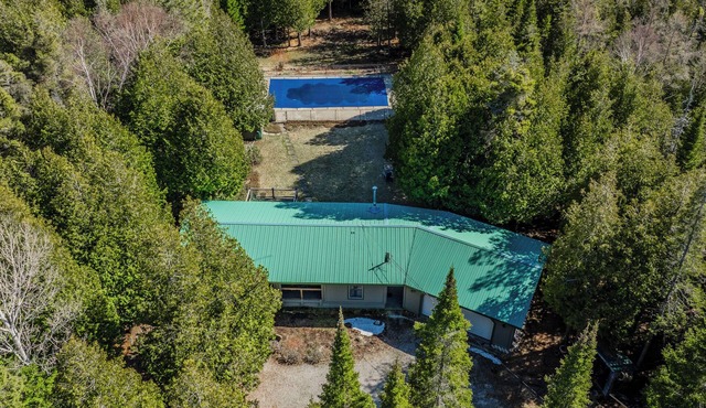 Whisk You Away | POOL | 4-Season | 35mins to GROTTO
