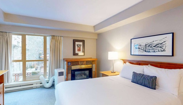 Whistler - Whistler Peak Lodge 315